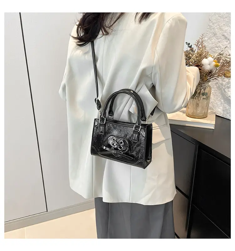 Red Korean Style Shoulder Bag 2024 Autumn — feature 28