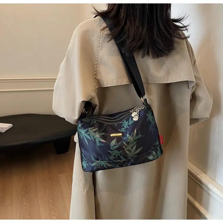 Winter Silk Leaf Print Shoulder Bag for Women — feature 14