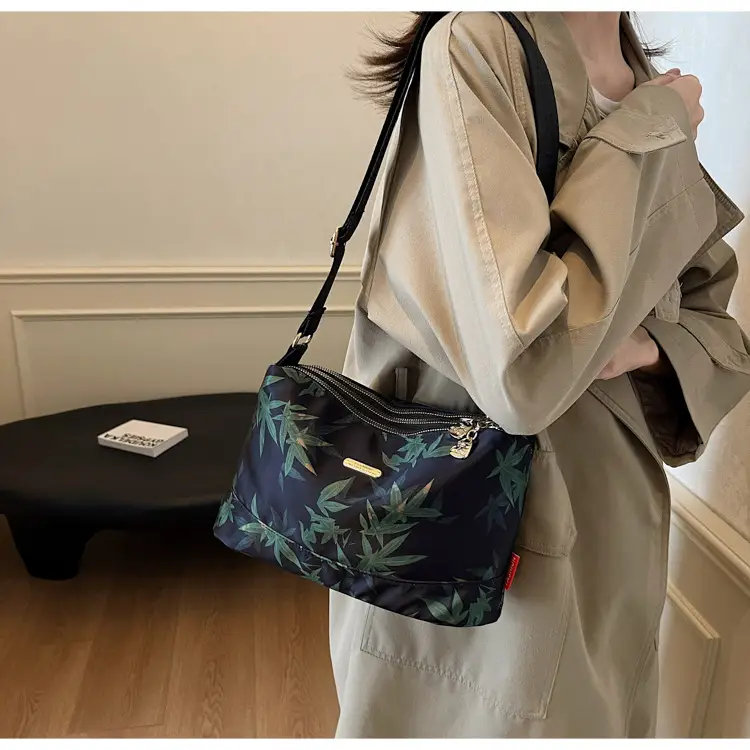 Winter Silk Leaf Print Shoulder Bag for Women — feature 15