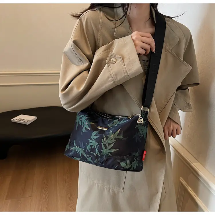 Winter Silk Leaf Print Shoulder Bag for Women — feature 16