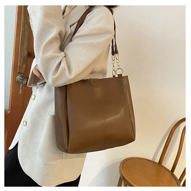 Two-Piece Black Leather Shoulder Tote & Crossbody Bag Set — feature 15