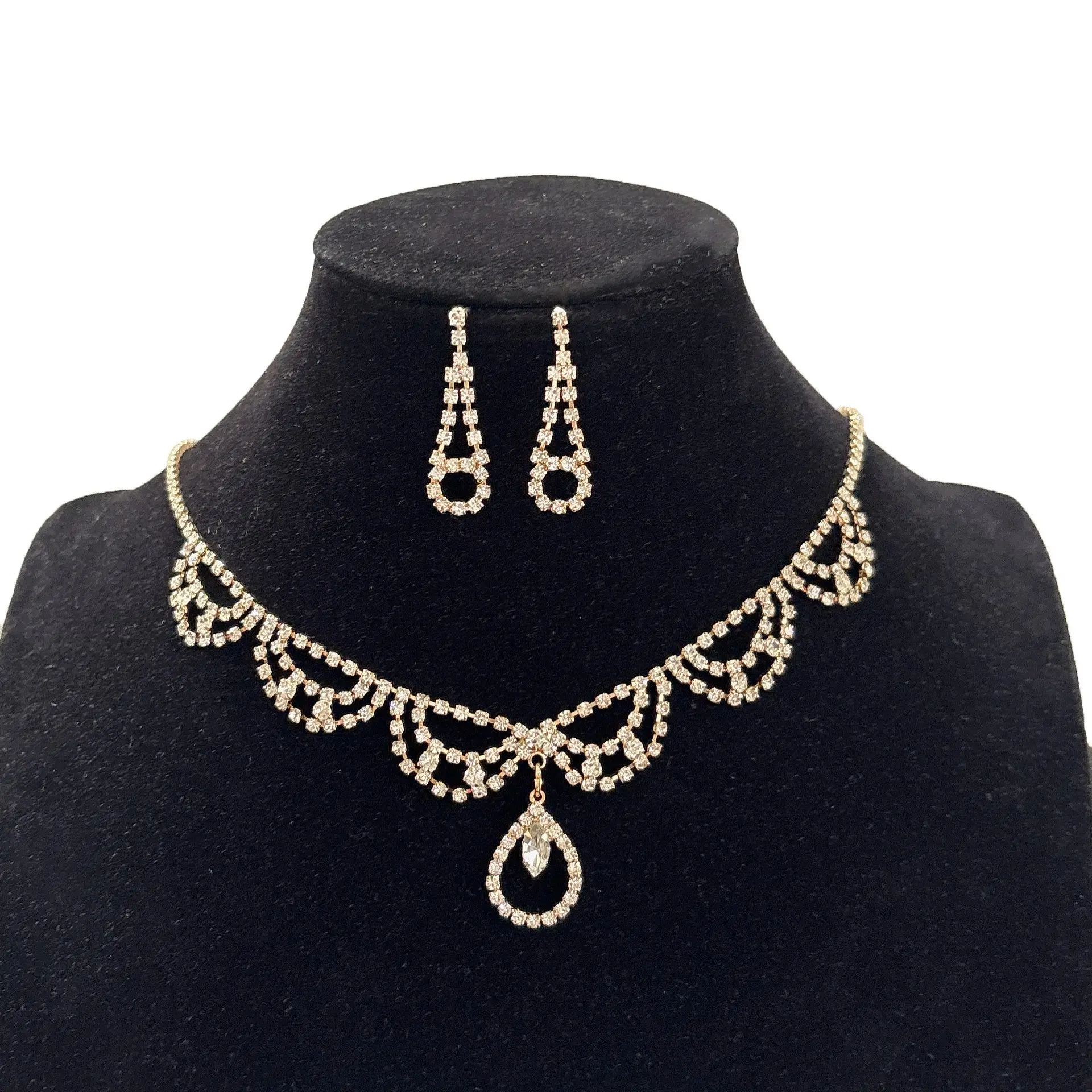 Full Diamond Claw Chain Necklace Set for Women - Image 37