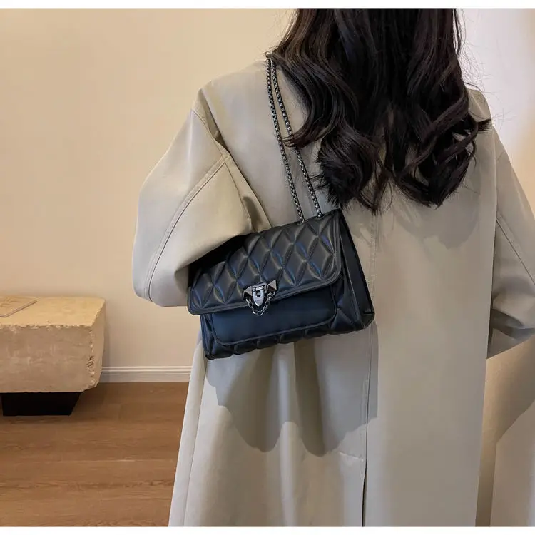 Black Rhombic Chain Crossbody Bag for Women — feature 10