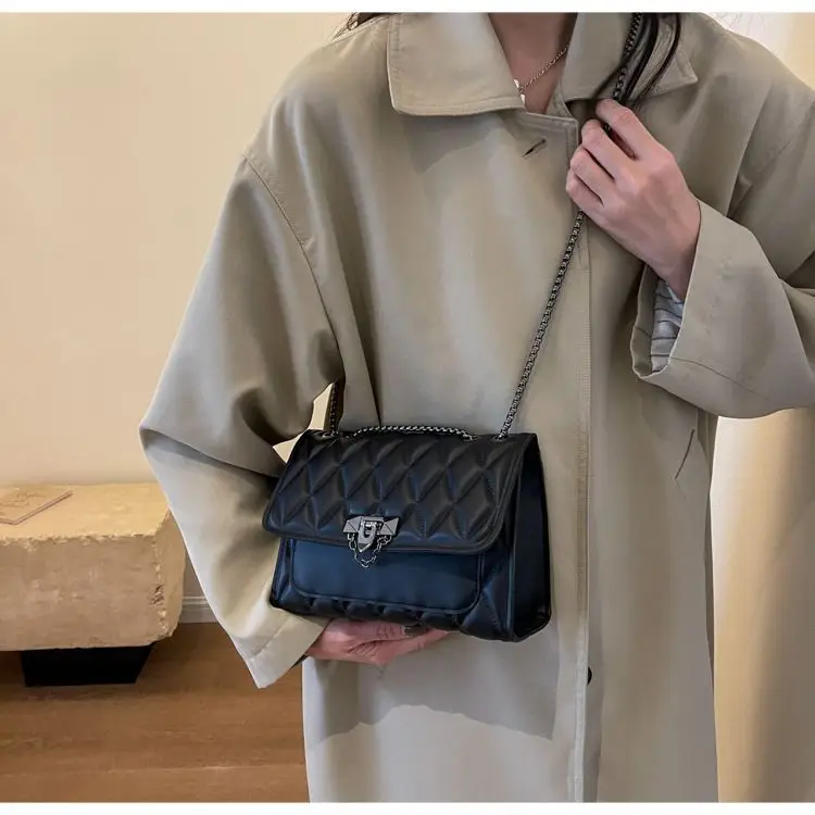 Black Rhombic Chain Crossbody Bag for Women — feature 12