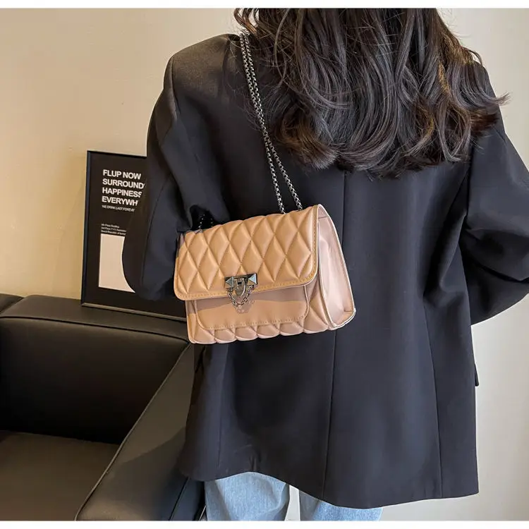 Black Rhombic Chain Crossbody Bag for Women — feature 21