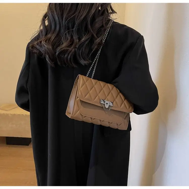 Black Rhombic Chain Crossbody Bag for Women — feature 7