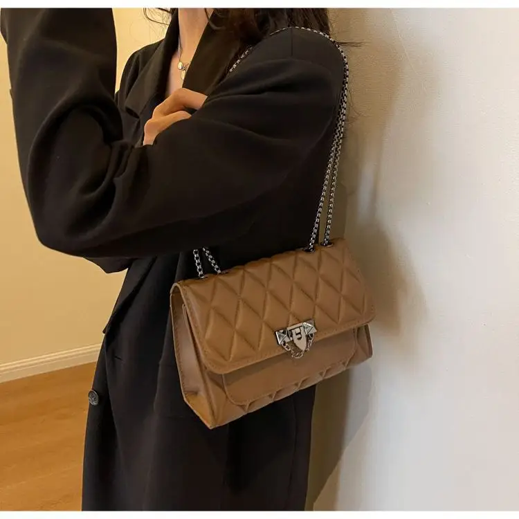 Black Rhombic Chain Crossbody Bag for Women — feature 8