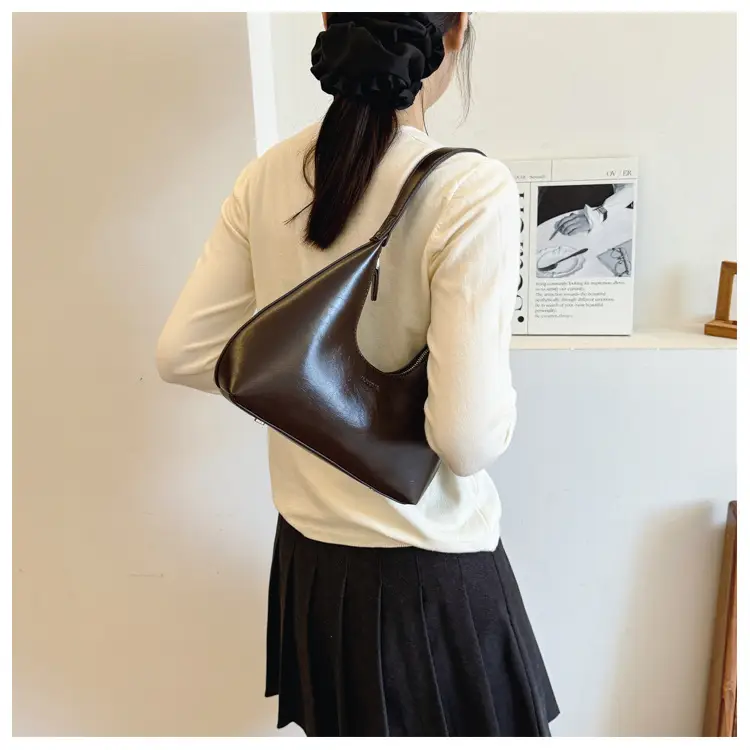 White Leather Shoulder Bag for Women 2024 — feature 11