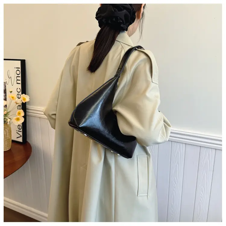 White Leather Shoulder Bag for Women 2024 — feature 12