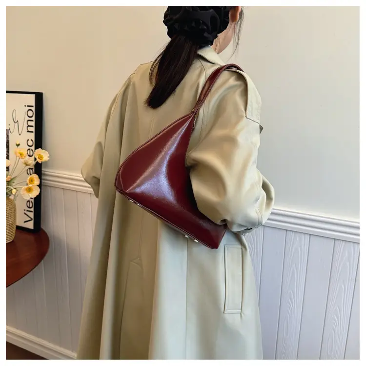 White Leather Shoulder Bag for Women 2024 — feature 14