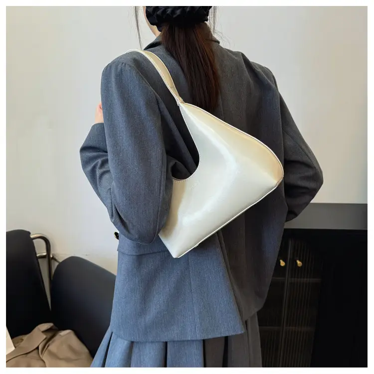 White Leather Shoulder Bag for Women 2024 — feature 16
