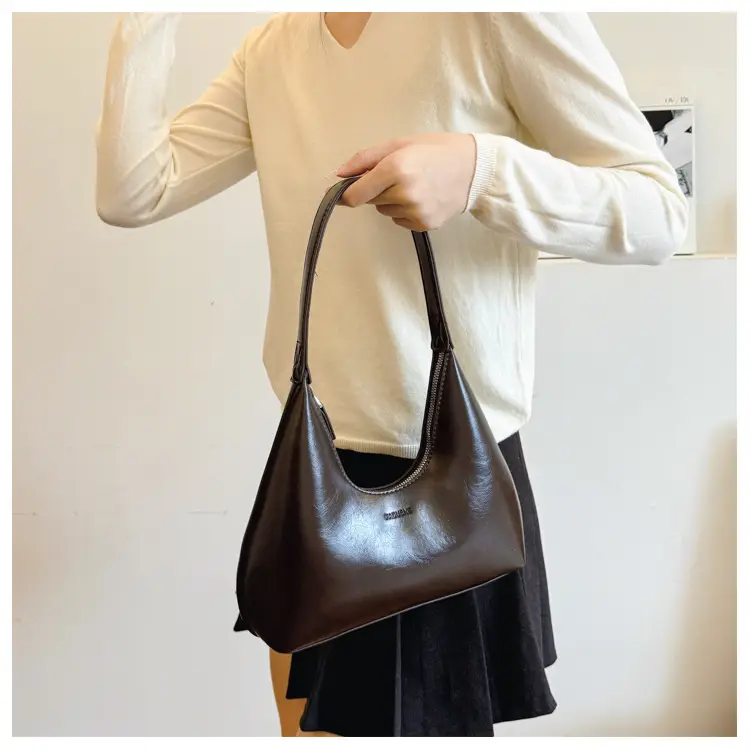 White Leather Shoulder Bag for Women 2024 — feature 9