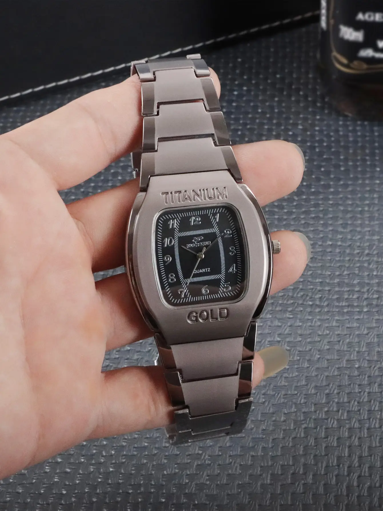 Titanium Men's Watch Gold 2714 Business Casual — feature 2