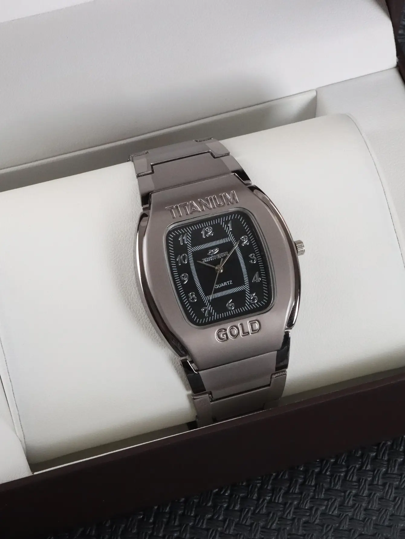 Titanium Men's Watch Gold 2714 Business Casual — feature 7