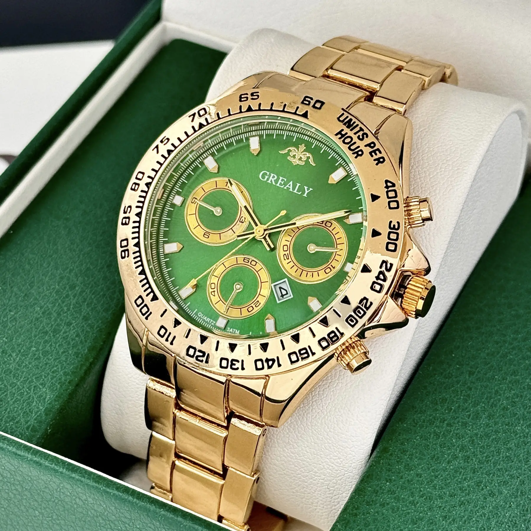Grealy Men's Three-Eye Chronograph Watch Gold Black Dial — feature 8