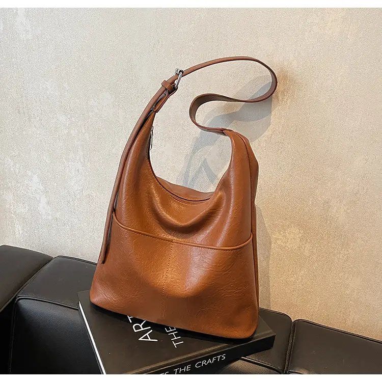 Women's Large Capacity Shoulder Bag Brown Leather — feature 20