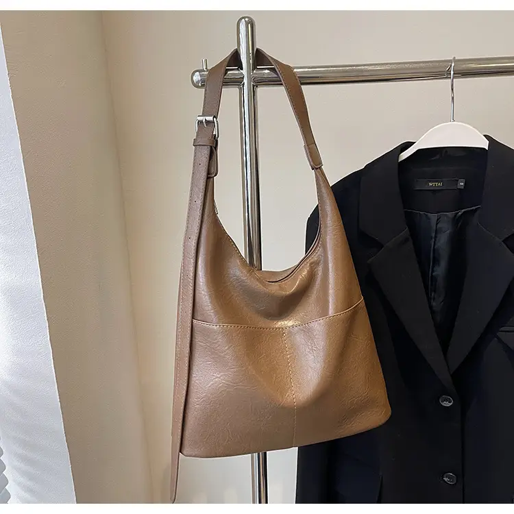 Women's Large Capacity Shoulder Bag Brown Leather — feature 25