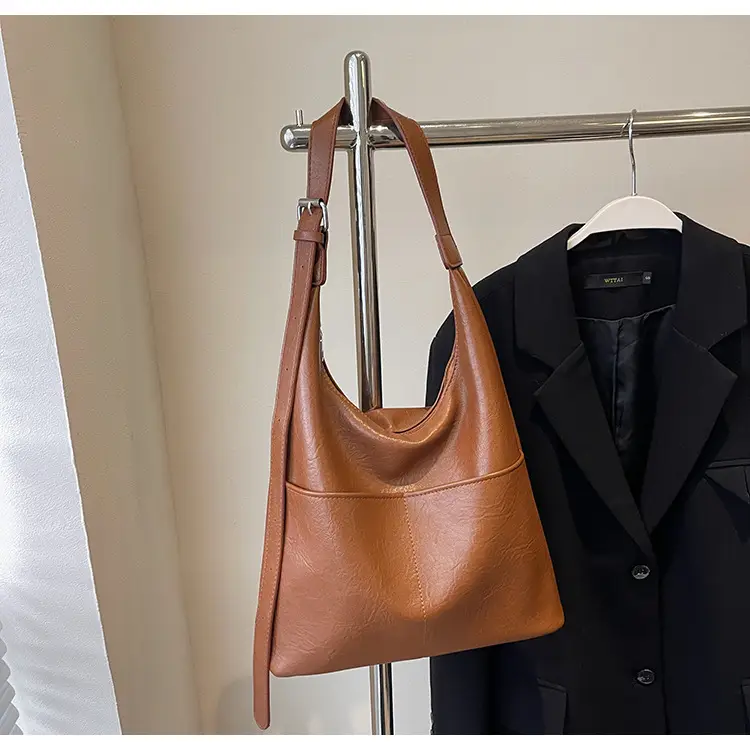 Women's Large Capacity Shoulder Bag Brown Leather — feature 26