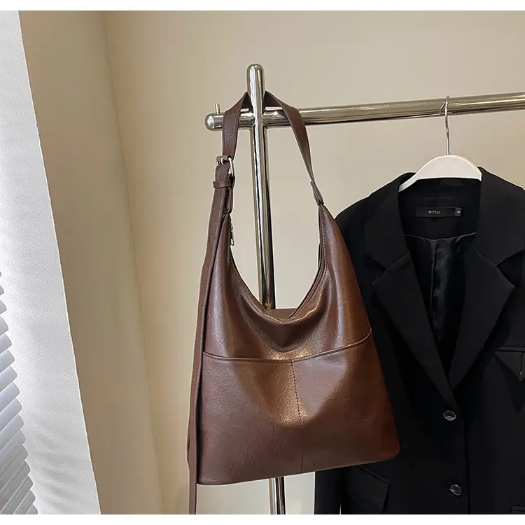 Women's Large Capacity Shoulder Bag Brown Leather — feature 28