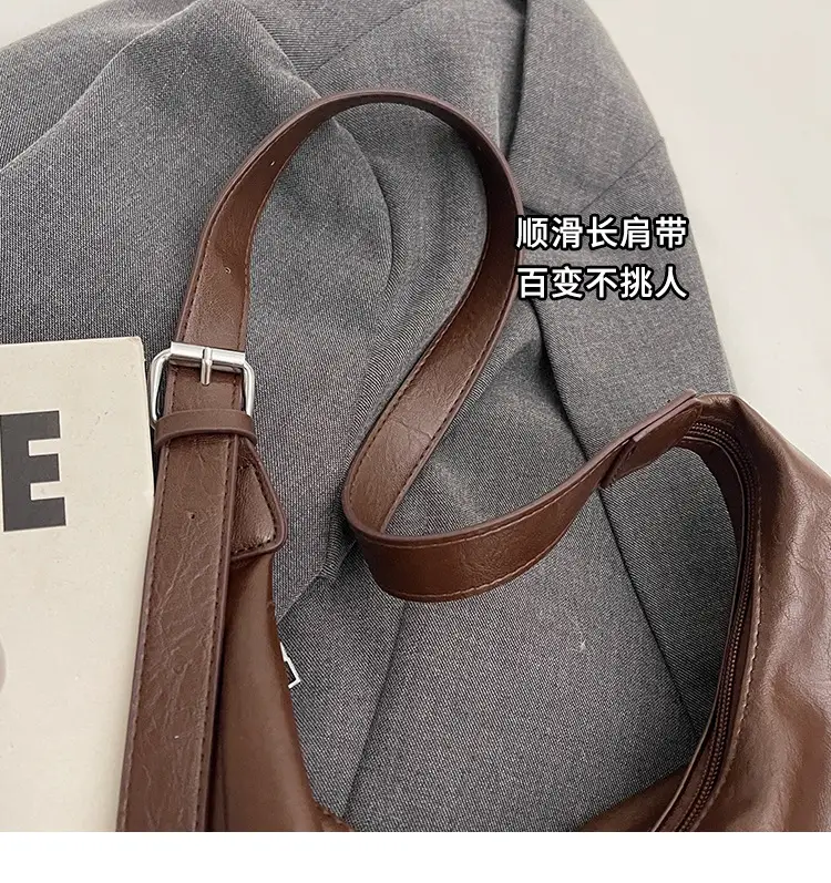 Women's Large Capacity Shoulder Bag Brown Leather — feature 3