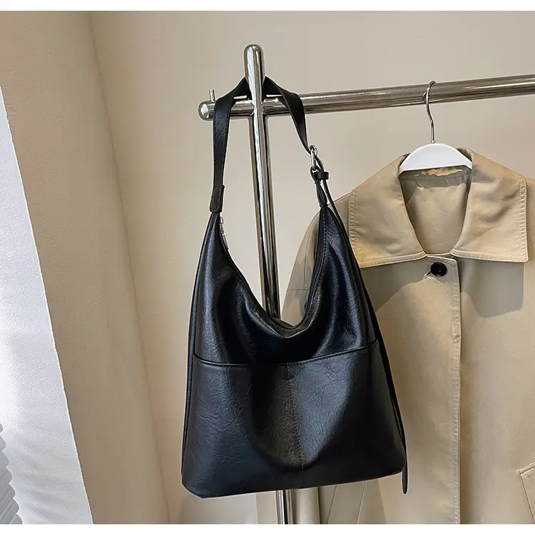 Women's Large Capacity Shoulder Bag Brown Leather — feature 30