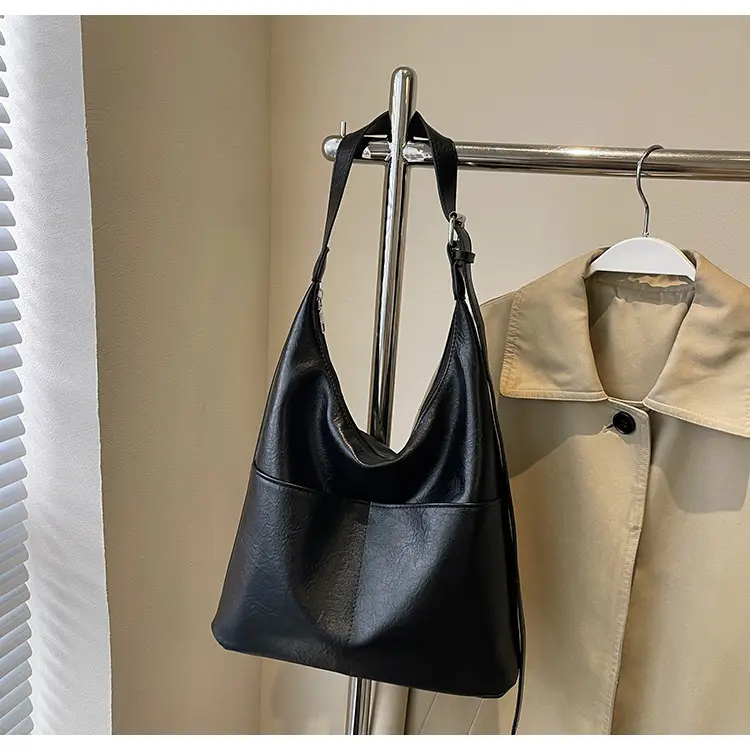 Women's Large Capacity Shoulder Bag Brown Leather — feature 31