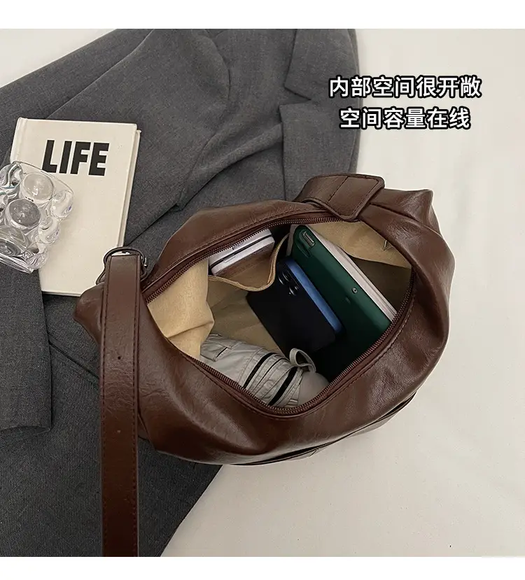 Women's Large Capacity Shoulder Bag Brown Leather — feature 7