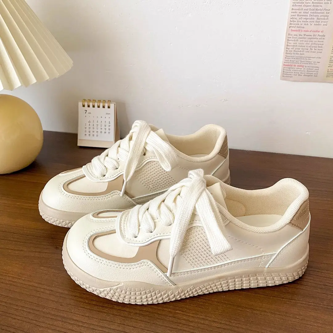 Hong Kong Style Thick-Soled White Shoes for Women, New 2025 Hot Style, Versatile Large-Toe Sneakers, Chic Niche Flats-Soled Moral Training Shoes - Image 4