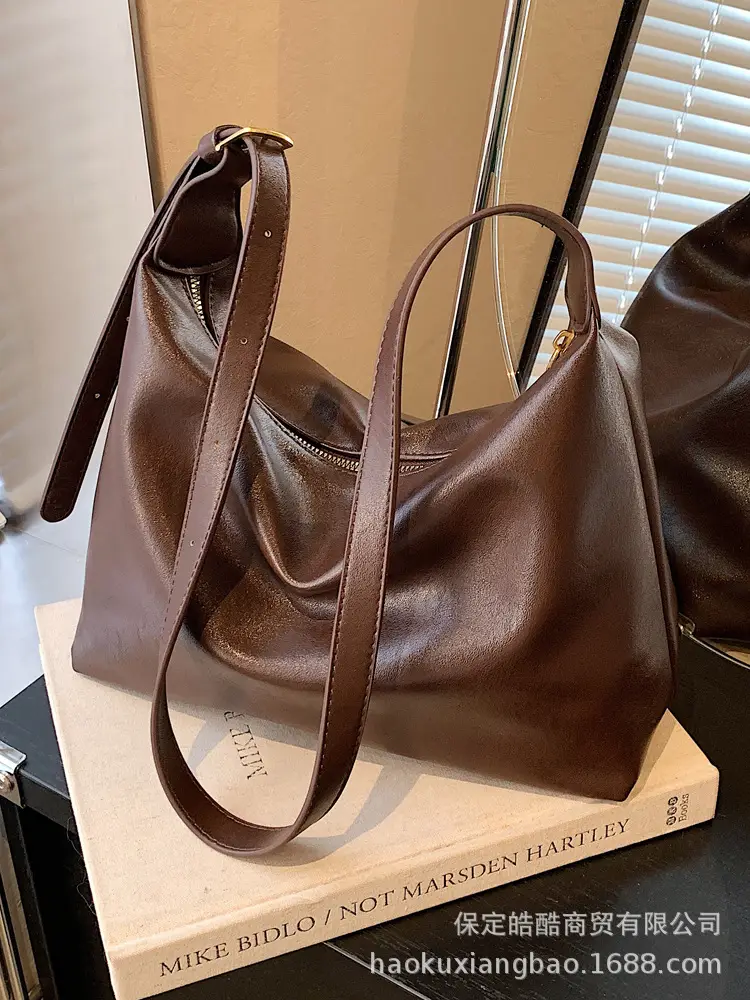 Large Capacity Brown Leather Shoulder Bag for Women - Image 4