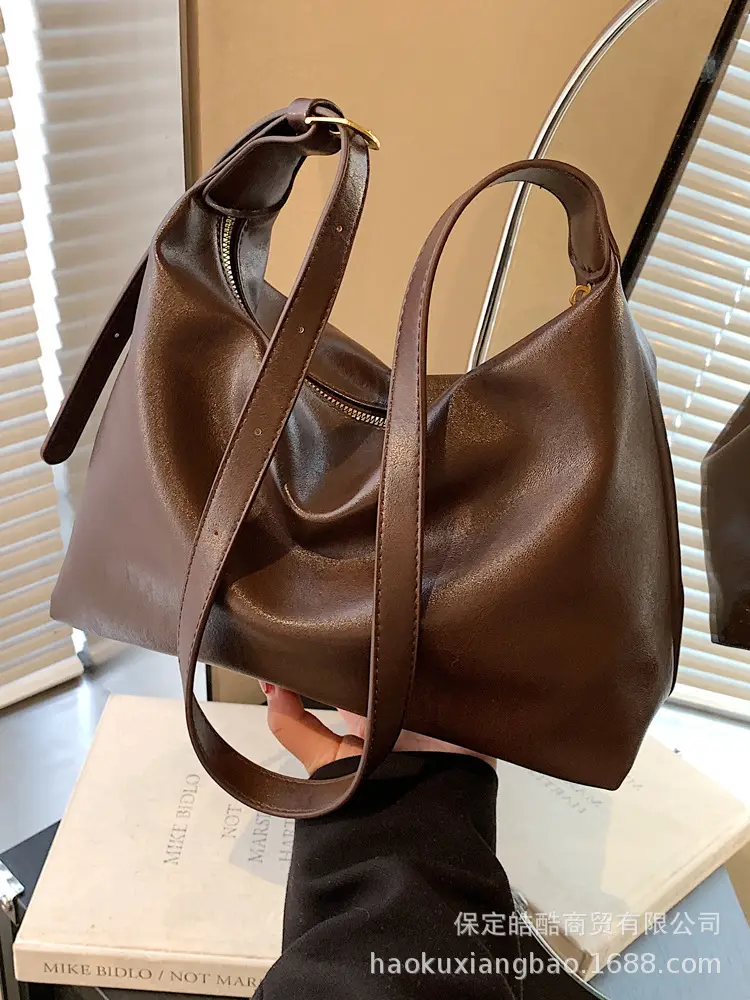 Large Capacity Brown Leather Shoulder Bag for Women - Image 6