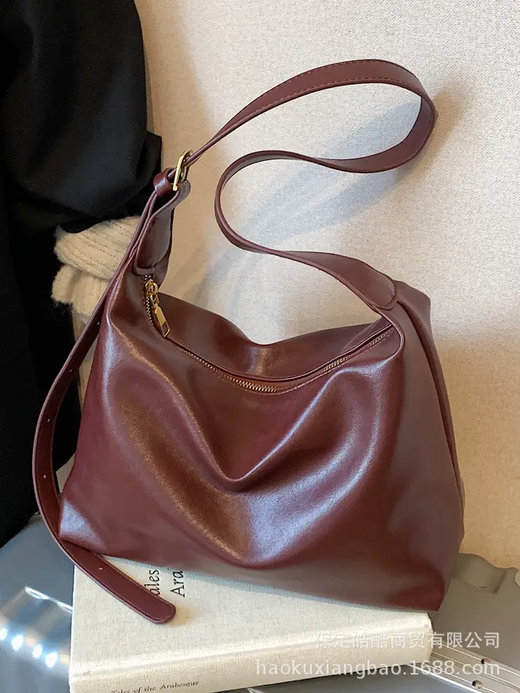 Large Capacity Brown Leather Shoulder Bag for Women - Image 7