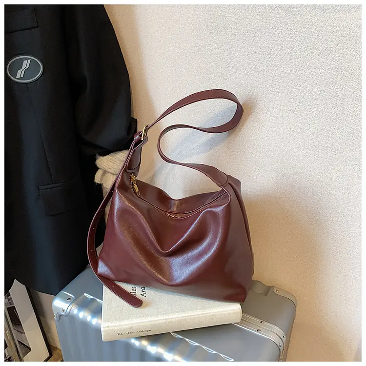 Large Capacity Brown Leather Shoulder Bag for Women — feature 18