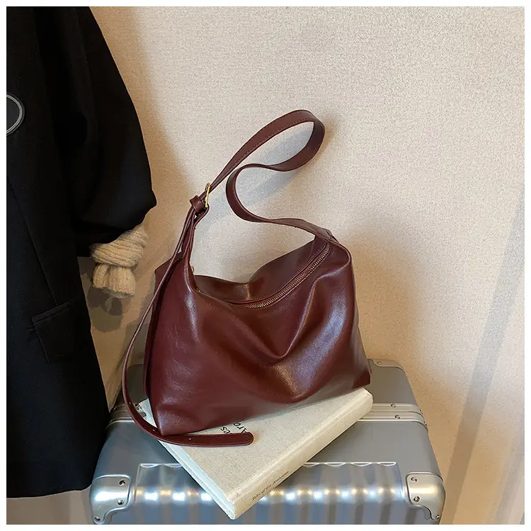 Large Capacity Brown Leather Shoulder Bag for Women — feature 19