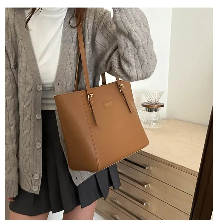 Women's Brown Leather Shoulder Bag 2024 Winter New Western Style — feature 14
