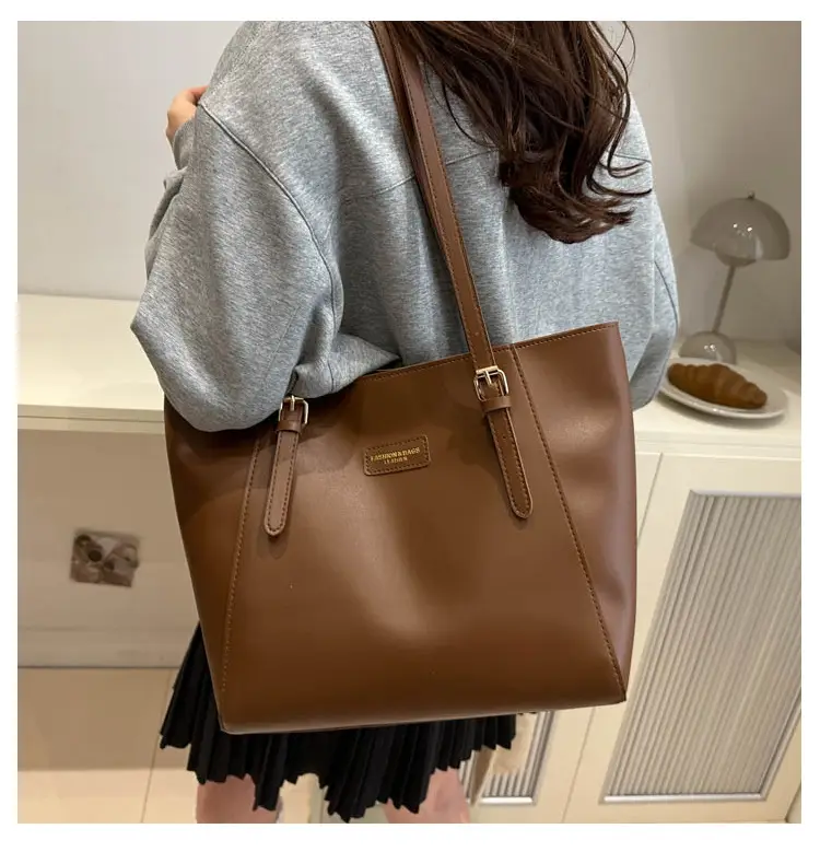 Women's Brown Leather Shoulder Bag 2024 Winter New Western Style — feature 9