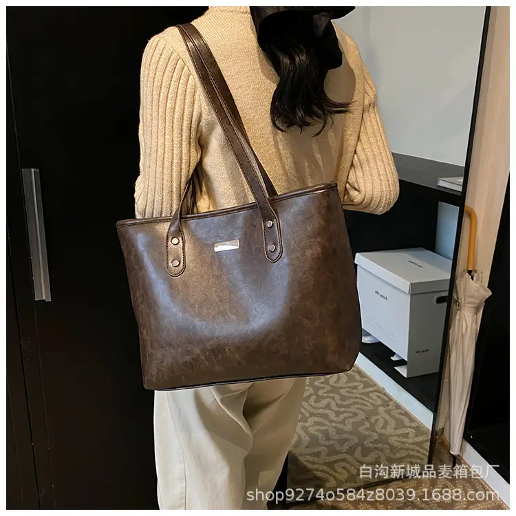 Brown Leather Tote Bag for Women Large Capacity Commuter Bag — feature 12