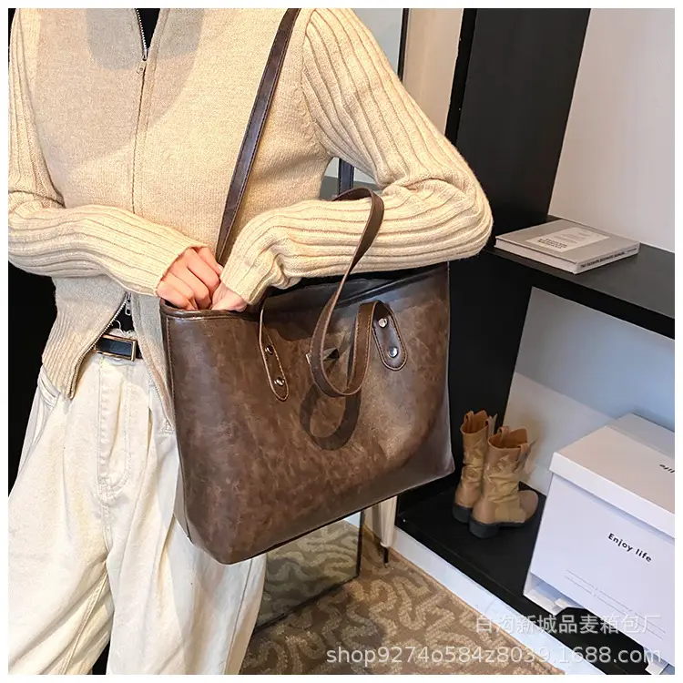 Brown Leather Tote Bag for Women Large Capacity Commuter Bag — feature 13