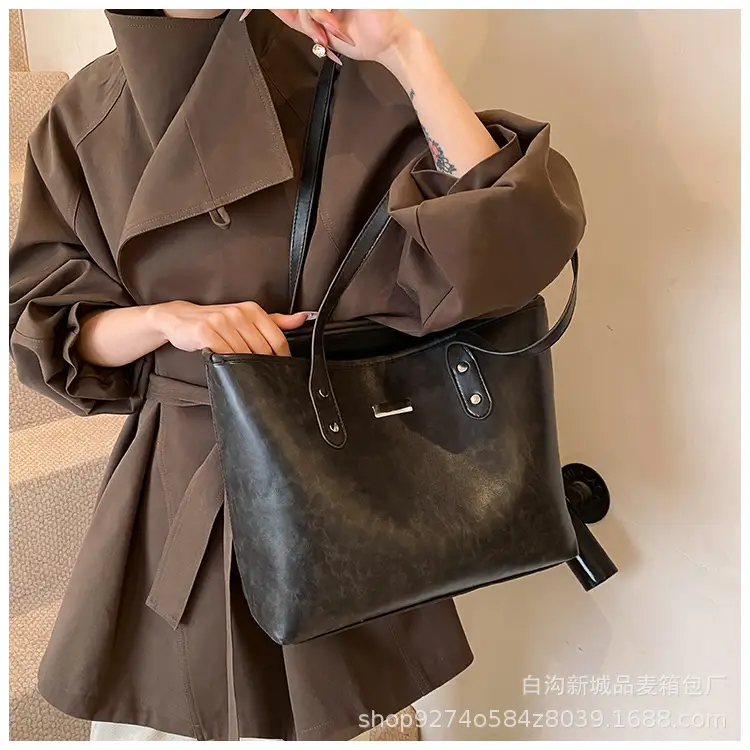 Brown Leather Tote Bag for Women Large Capacity Commuter Bag — feature 15