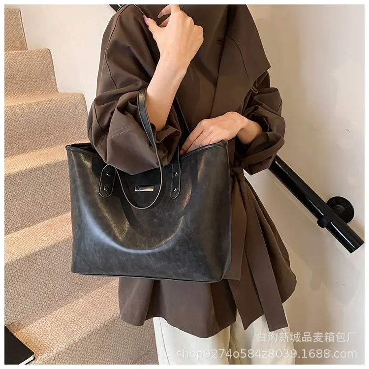 Brown Leather Tote Bag for Women Large Capacity Commuter Bag — feature 17
