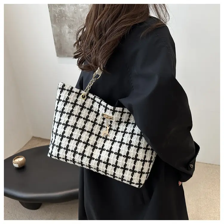 Korean Style Plaid Women's Shoulder Tote Bag Black White — feature 10