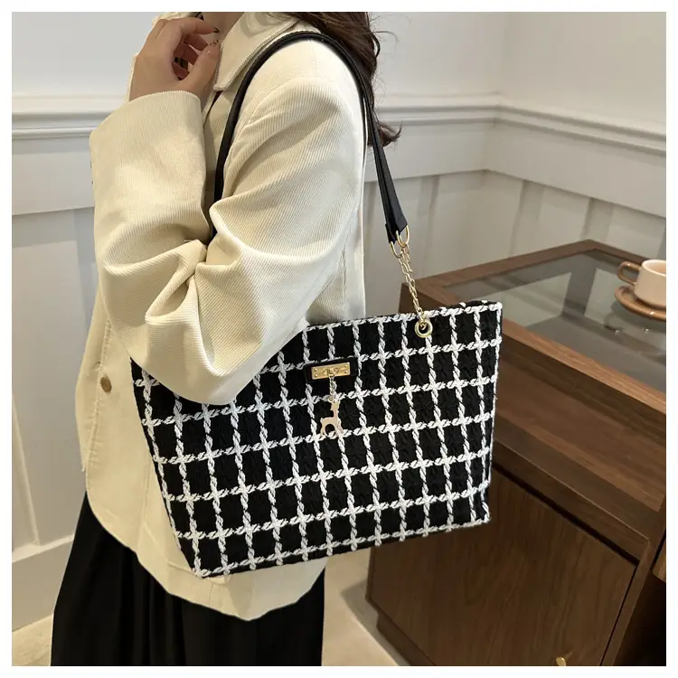 Korean Style Plaid Women's Shoulder Tote Bag Black White — feature 15