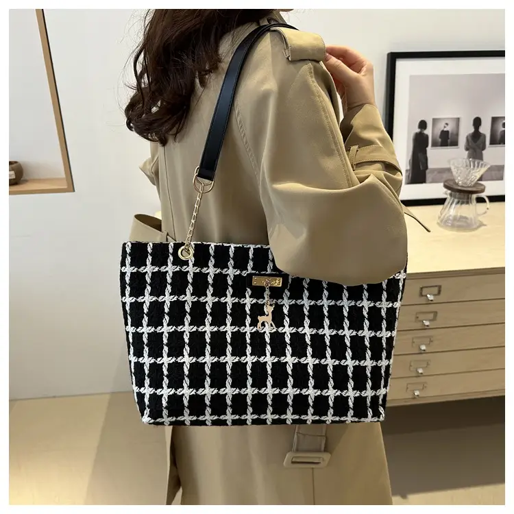 Korean Style Plaid Women's Shoulder Tote Bag Black White — feature 16