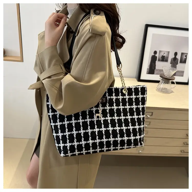 Korean Style Plaid Women's Shoulder Tote Bag Black White — feature 18
