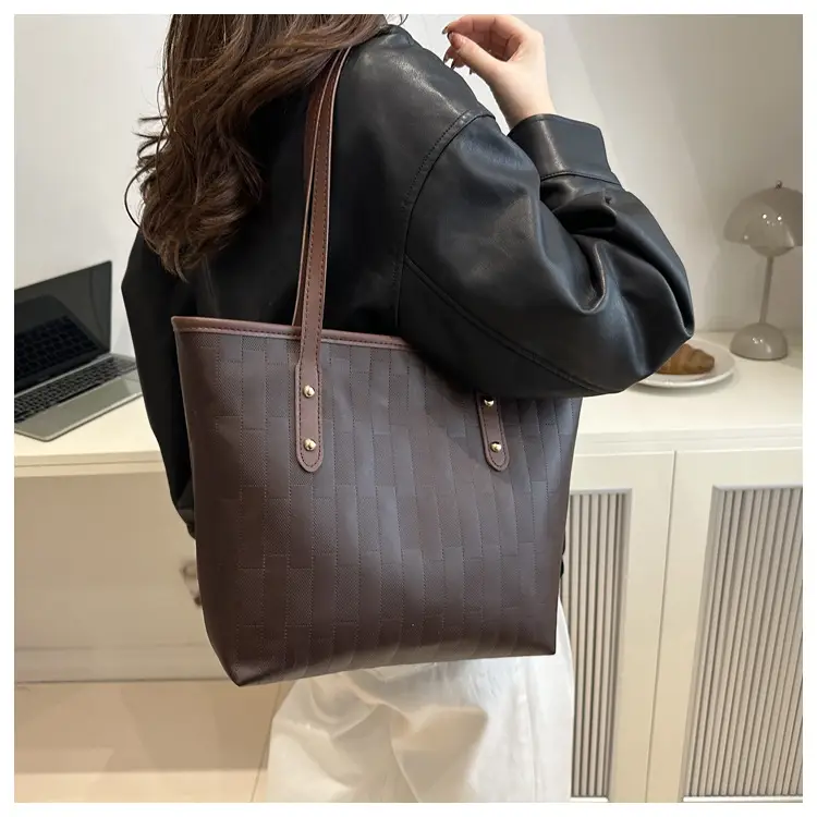 Vintage Brown Large Capacity Women's Tote Bag — feature 1
