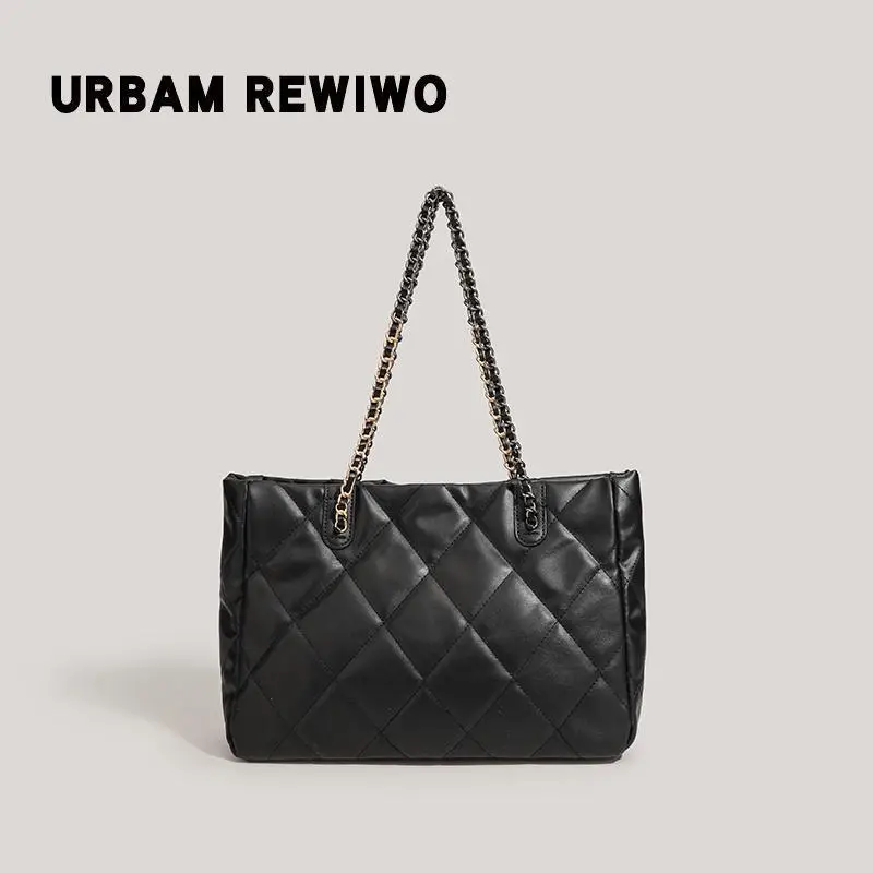 Black Quilted Chain Handbag for Women 2026 - Image 4