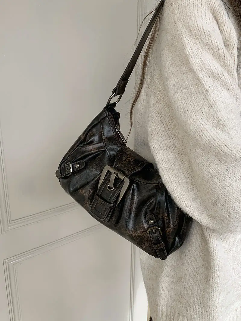 Black Punk Shoulder Bag with Metal Clasp - Image 6