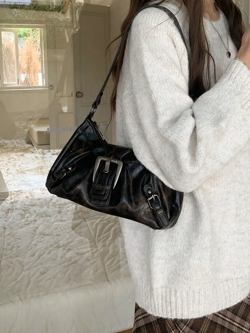 Black Punk Shoulder Bag with Metal Clasp - Image 8