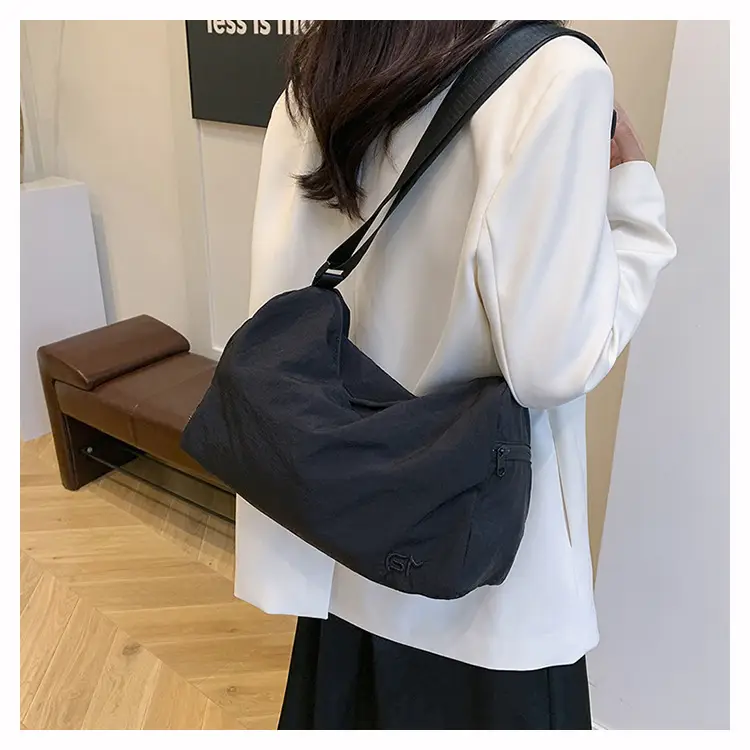 Women Large Capacity Shoulder Bag Black Beige Crossbody — feature 8