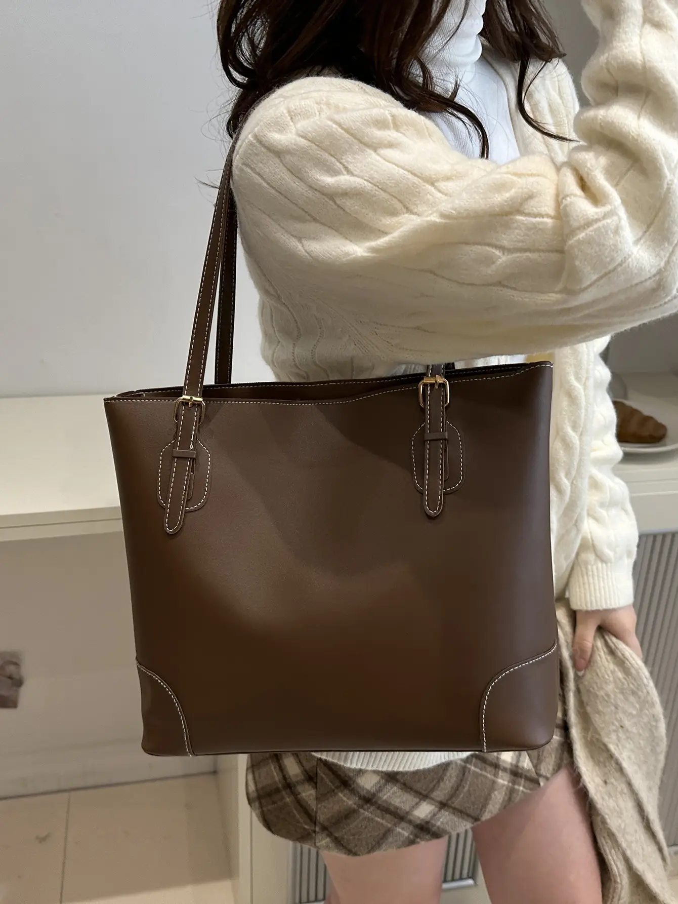 Women Large Capacity Shoulder Bag Black Leather - Image 7