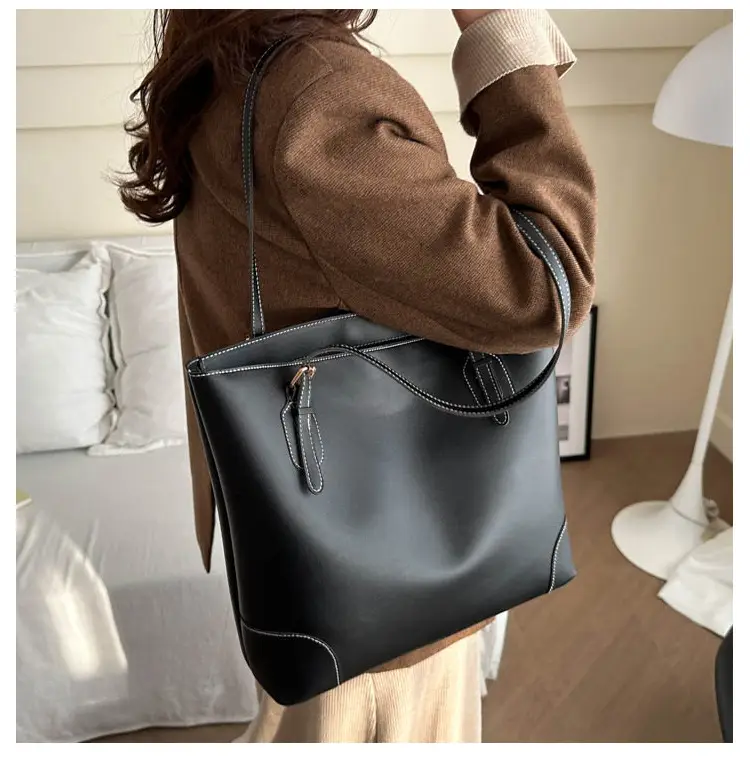 Women Large Capacity Shoulder Bag Black Leather — feature 12
